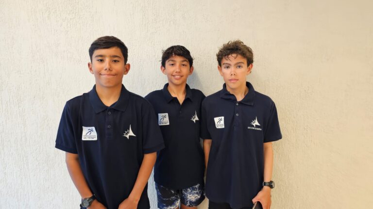 Pedro Rodrigues, Pedro Brito e Sérgio Menegasso, atletas do Iate Clube de Brasília classificados para a Seleção Brasileira de Vela 2025