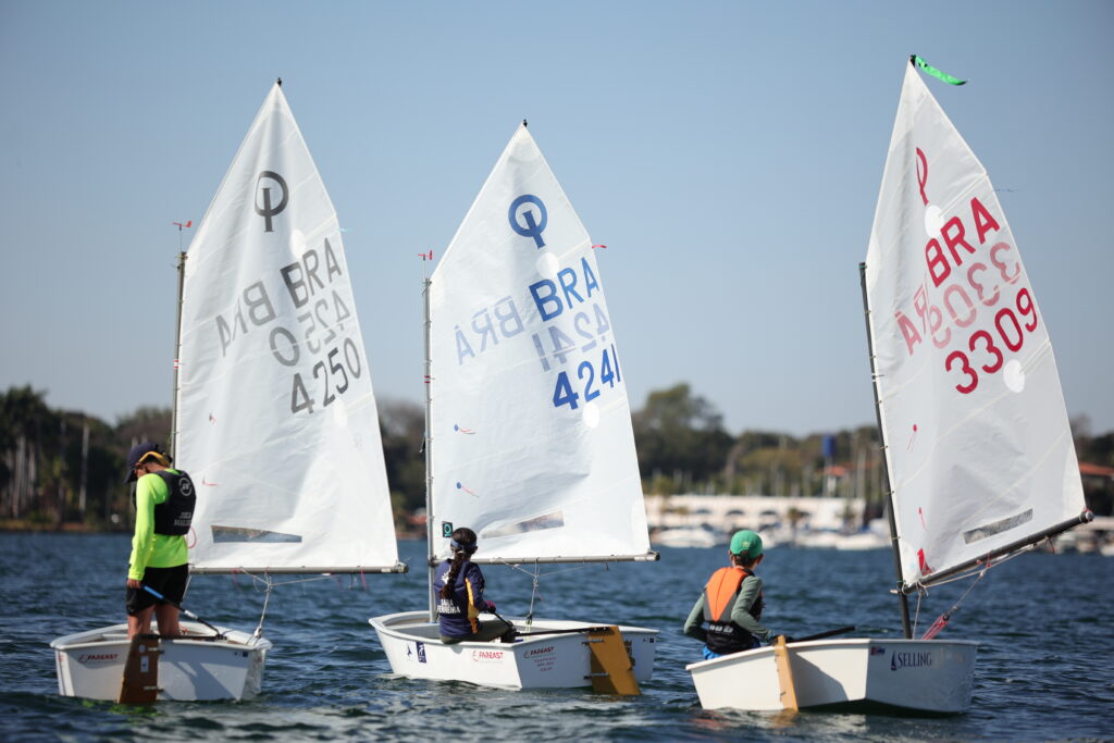 Campeonato de Optimist movimenta as águas do Lago Paranoá