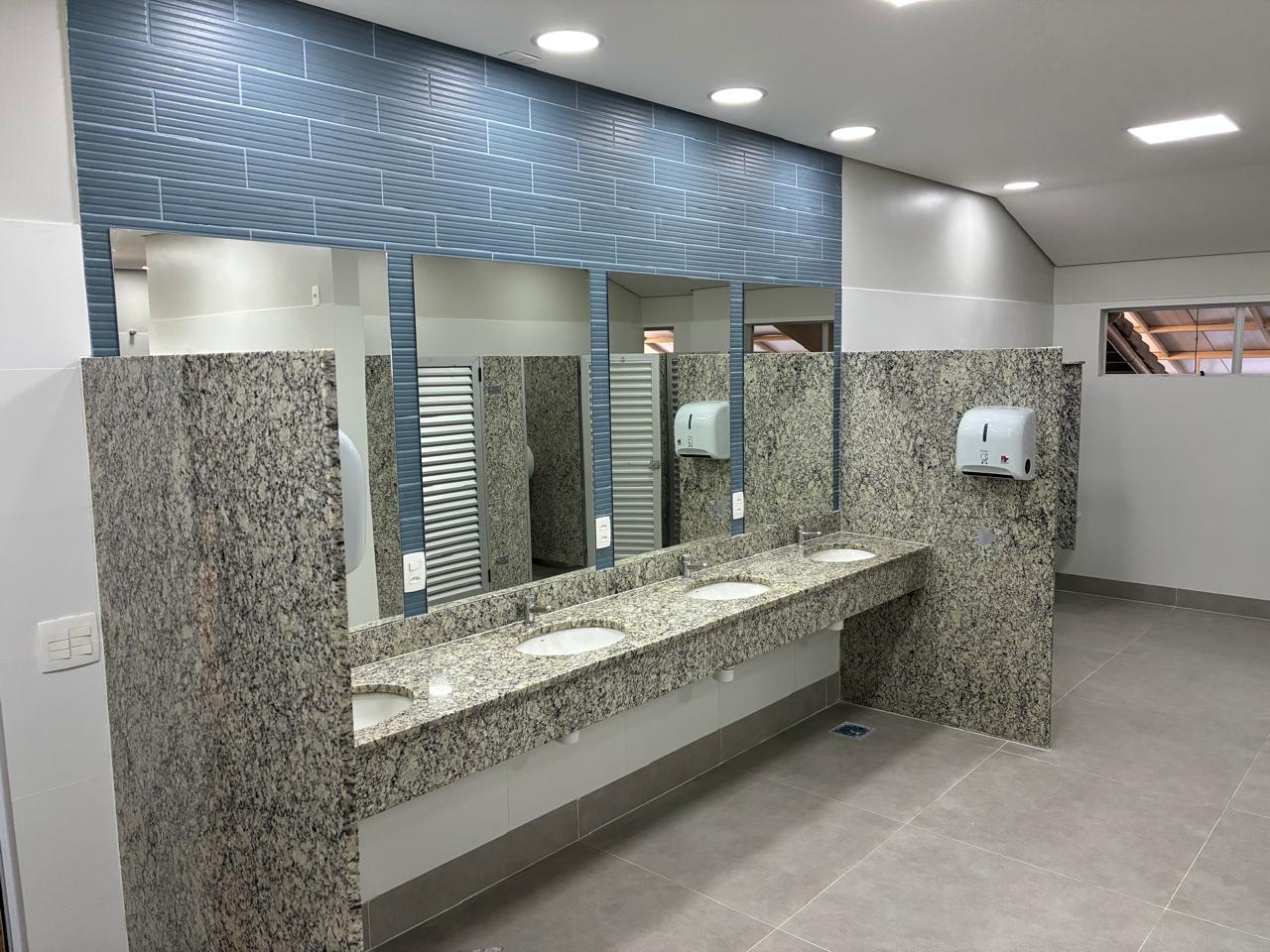 Reforma do banheiro masculino .