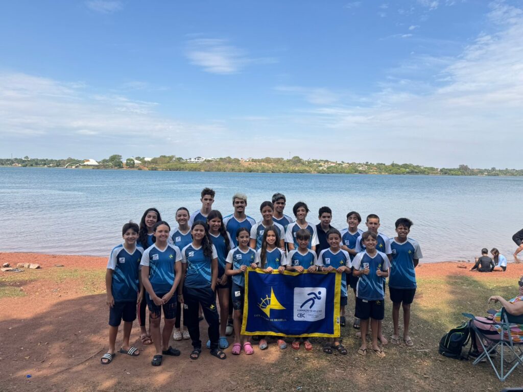 Atletas do Iate participam do Circuito Ecológico de Natação