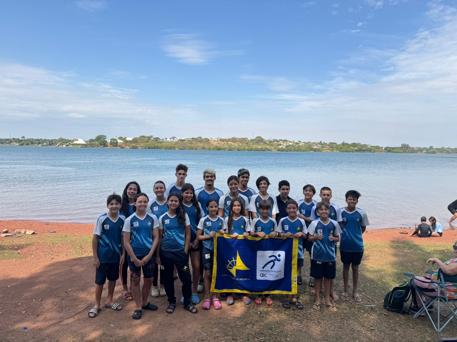 Atletas do Iate participam do Circuito Ecológico de Natação