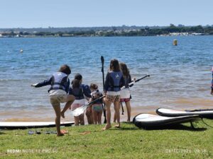 Piquenique na Prainha integra mães e velejadoras da Escola de Vela