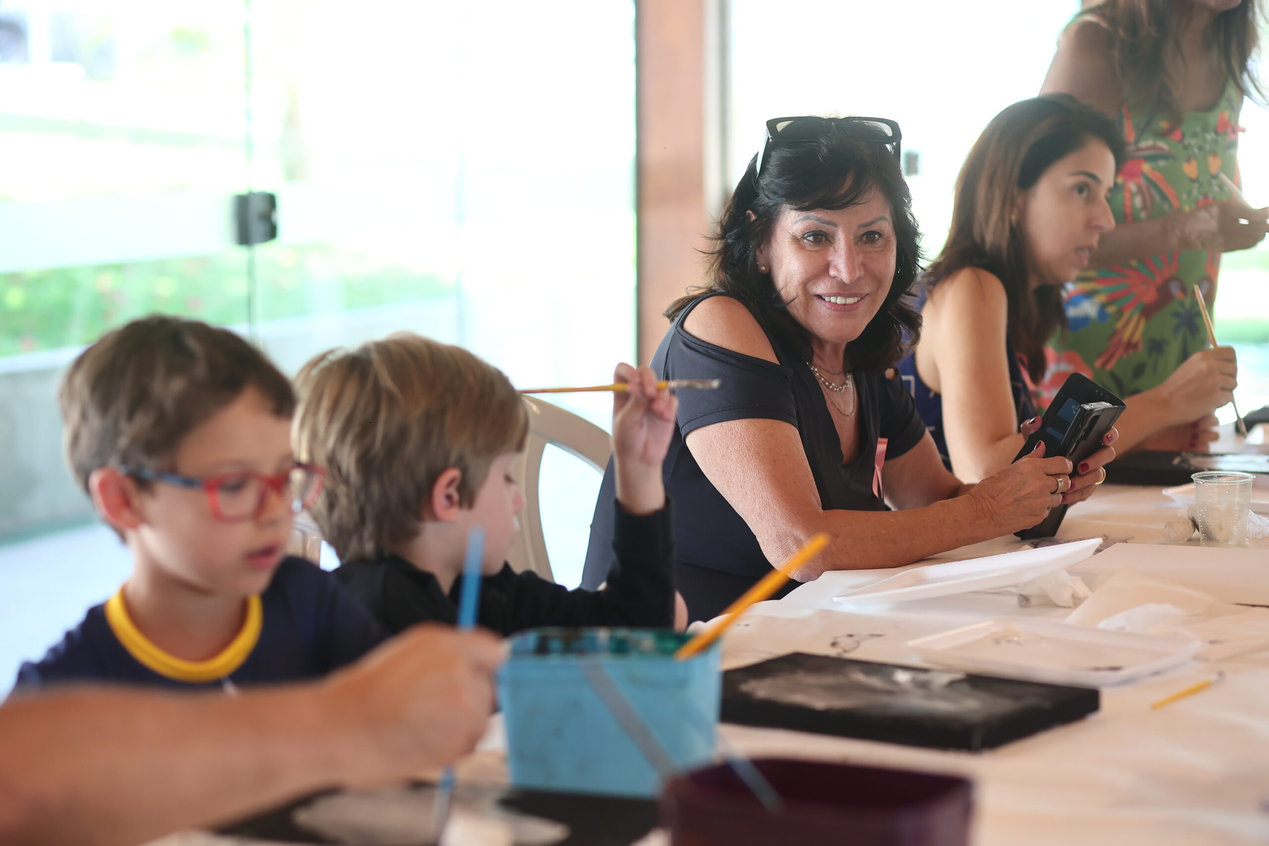 Juntos Pelo Bem: instituição formado por associados recebem cestas