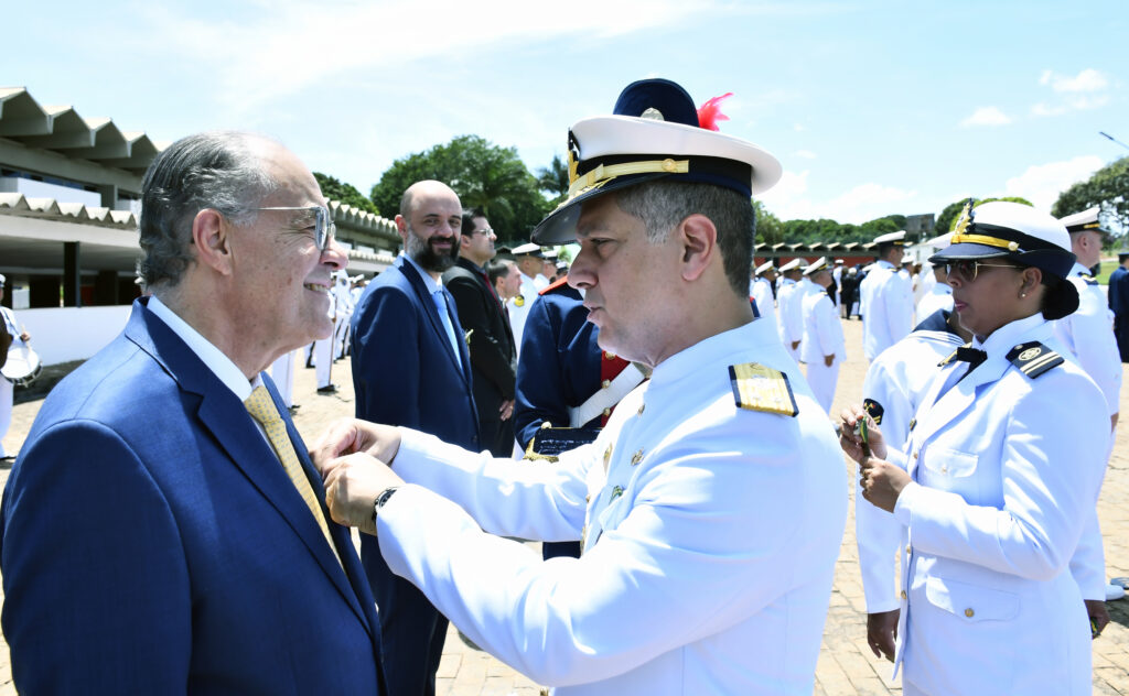 Presidente do Conselho Deliberativo e conselheiro recebem Medalha Mérito Tamandaré