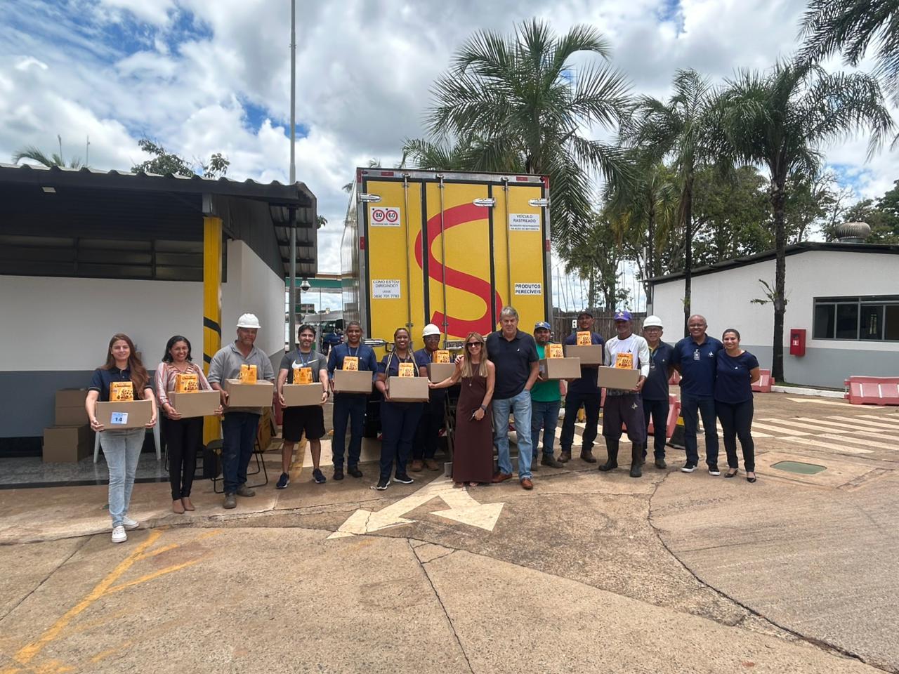 Entrega de kits natalinos