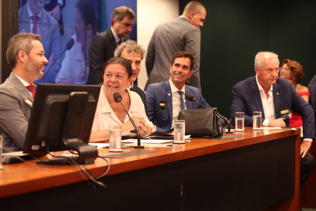 #LutoNoEsporte: Iate participa de reunião na Câmara