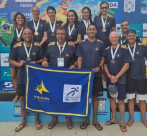 Atletas master de natação conquistam 53 medalhas no Sul-Americano