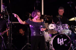 Hits de todos os tempos: LH & Banda faz show no Iate Clube de Brasília