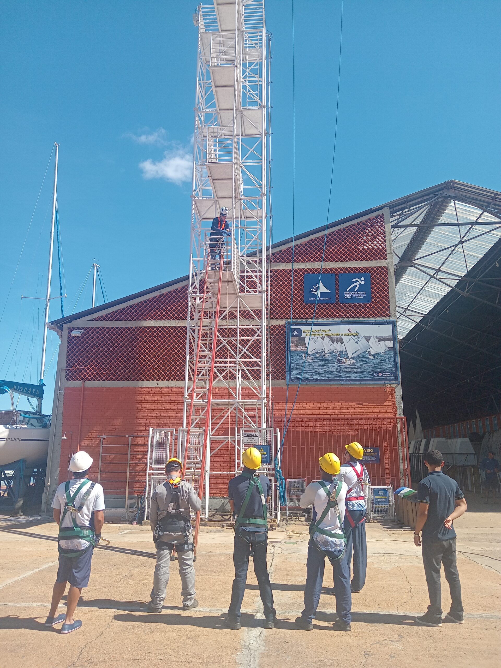 Colaboradores do Iate participam de treinamento sobre trabalho em altura