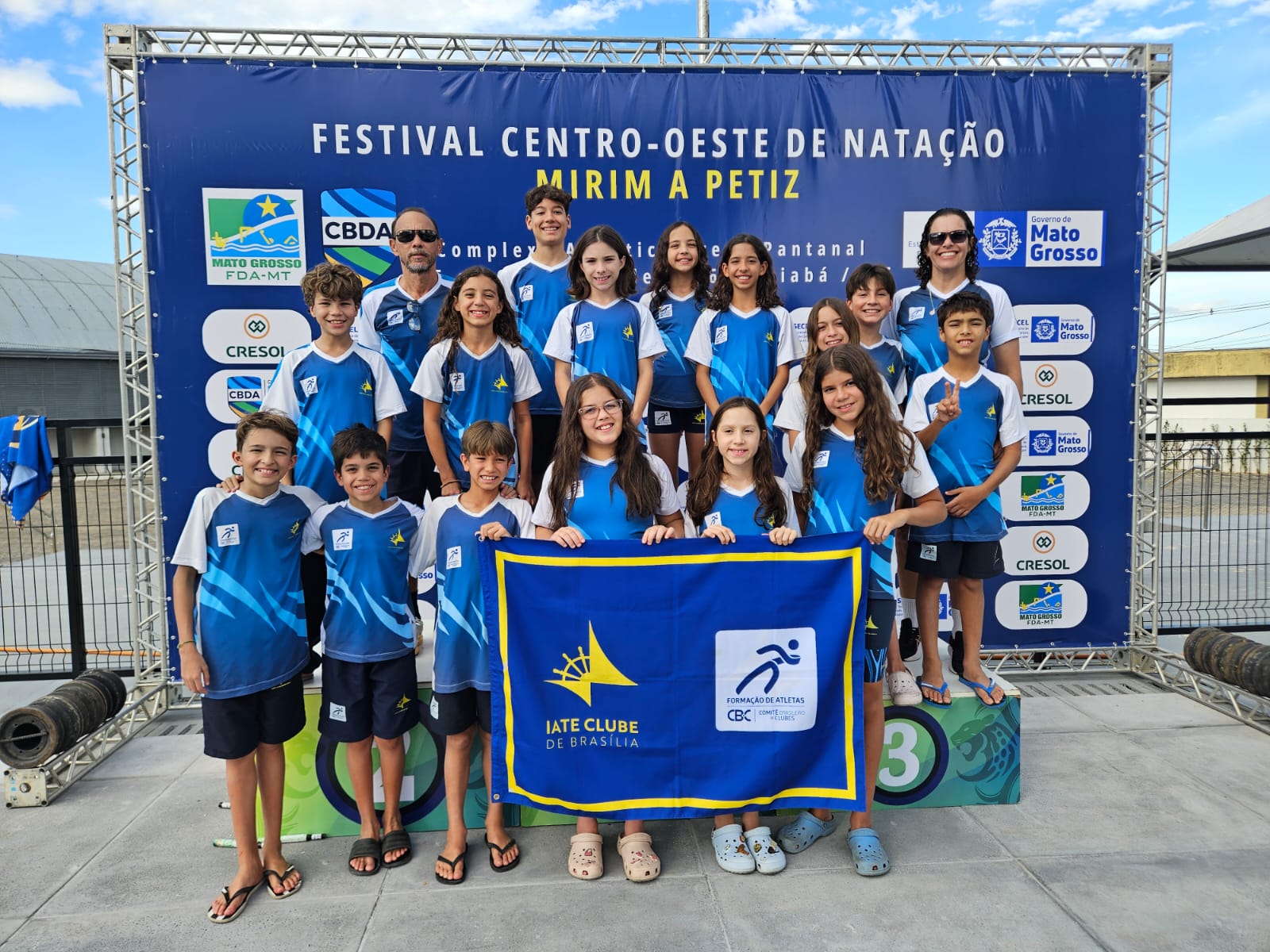 Quinze atletas participam do Festival Centro-Oeste de Natação em Cuiabá (MT)