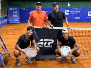 Guto Miguel é campeão de duplas ao lado do irmão no Challenger Santos Tennis Cup