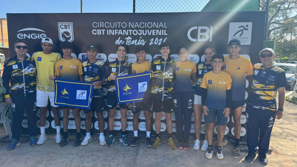 Rafael Queiroz e Luiz Gustavo Felisberto brilham no Circuito Infantojuvenil de Tênis Os atletas Rafael Queiroz e Luiz Gustavo Felisberto representaram o Clube na 3ª Etapa do Circuito Nacional CBT Infantojuvenil de Tênis, que ocorreu de 18 a 23 de maio, no Itamirim Clube de Campo, em Itajaí (SC). Rafael foi campeão de duplas na categoria 12M, e Luiz Gustavo Felisberto foi vice-campeão de simples e campeão de duplas na categoria 18M.