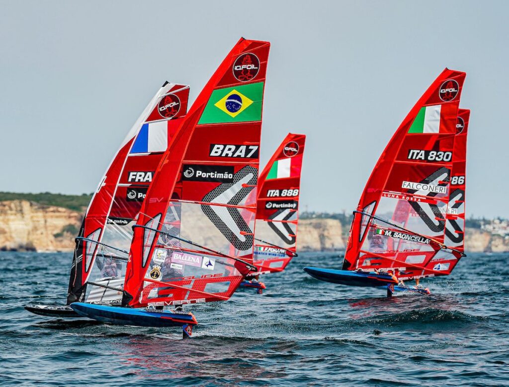 Mateus Isaac disputa Campeonato Europeu de iQFoil em Portugal