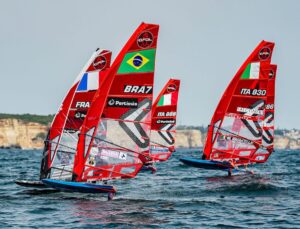 Mateus Isaac disputa Campeonato Europeu de iQFoil em Portugal