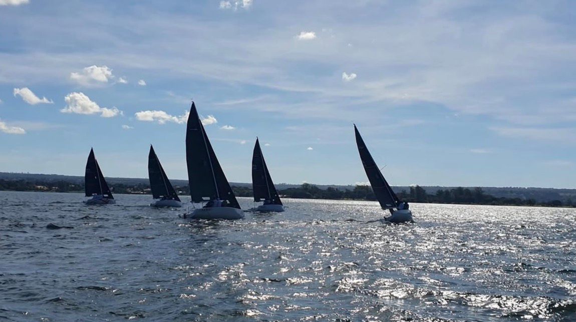 Regata da Vida reúne competidores no Lago Paranoá