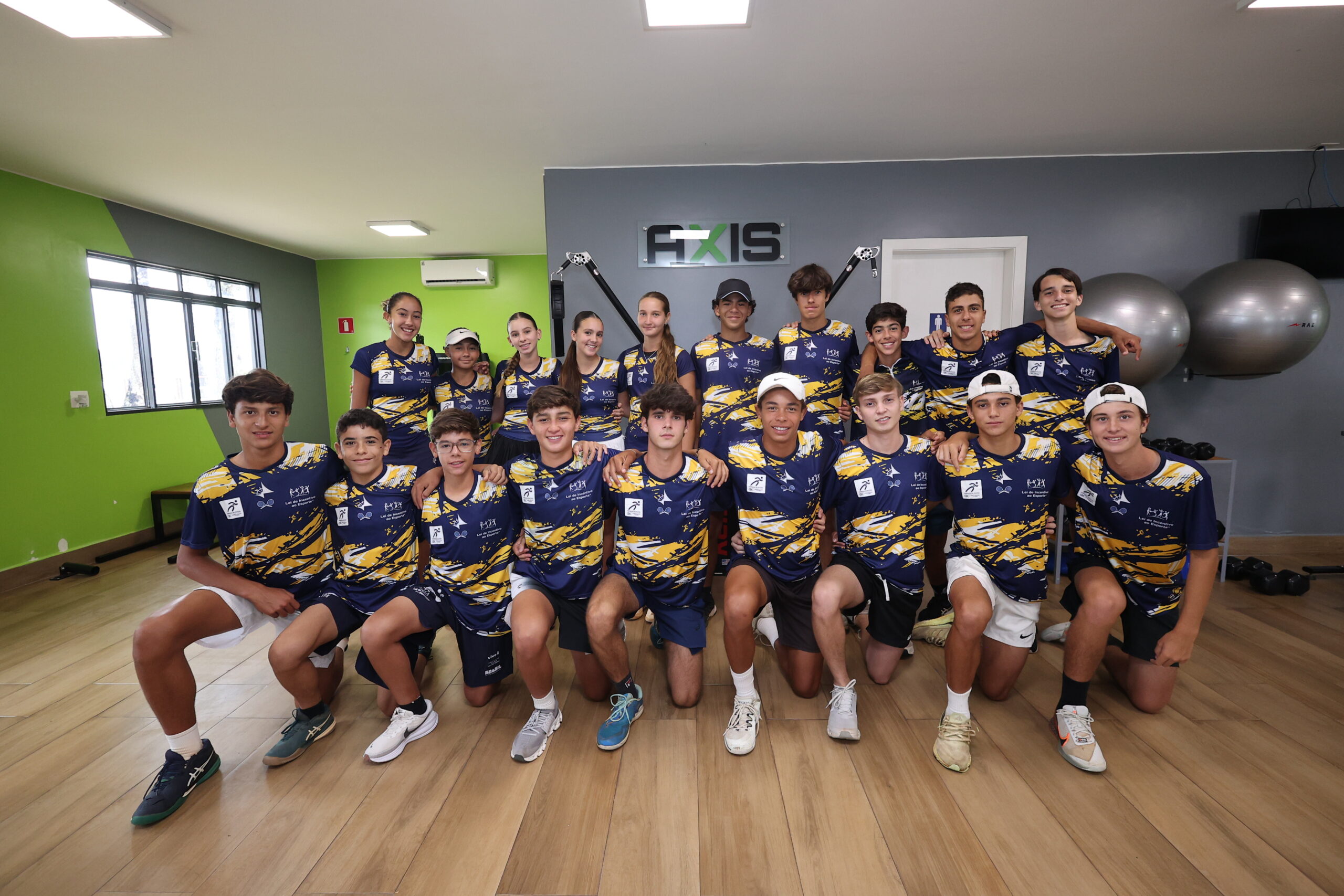 Equipe de tênis realiza bateria de testes físicos