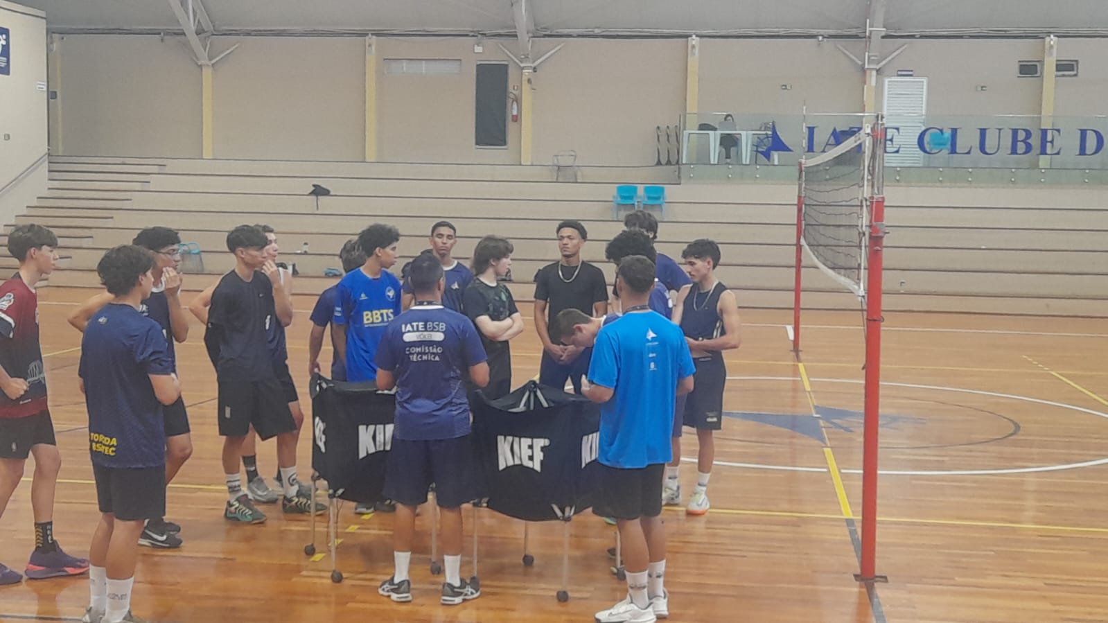 Equipes de vôlei se preparam para o Iate Cup