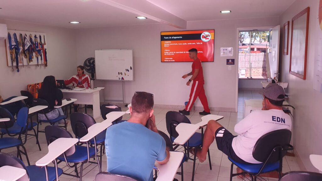 Equipe da náutica participa de capacitação em primeiros socorros