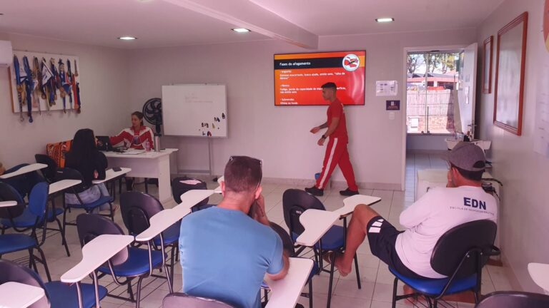 Equipe da náutica participa de capacitação em primeiros socorros