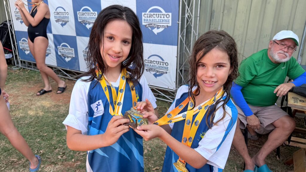 Pequenos nadadores do Iate fazem estreia emocionante no Circuito Brasiliense de Natação